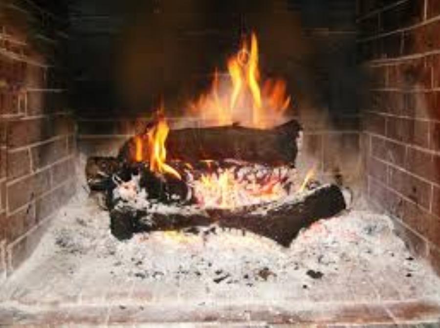 Αναψε το τζάκι στο πατρικό σπίτι….