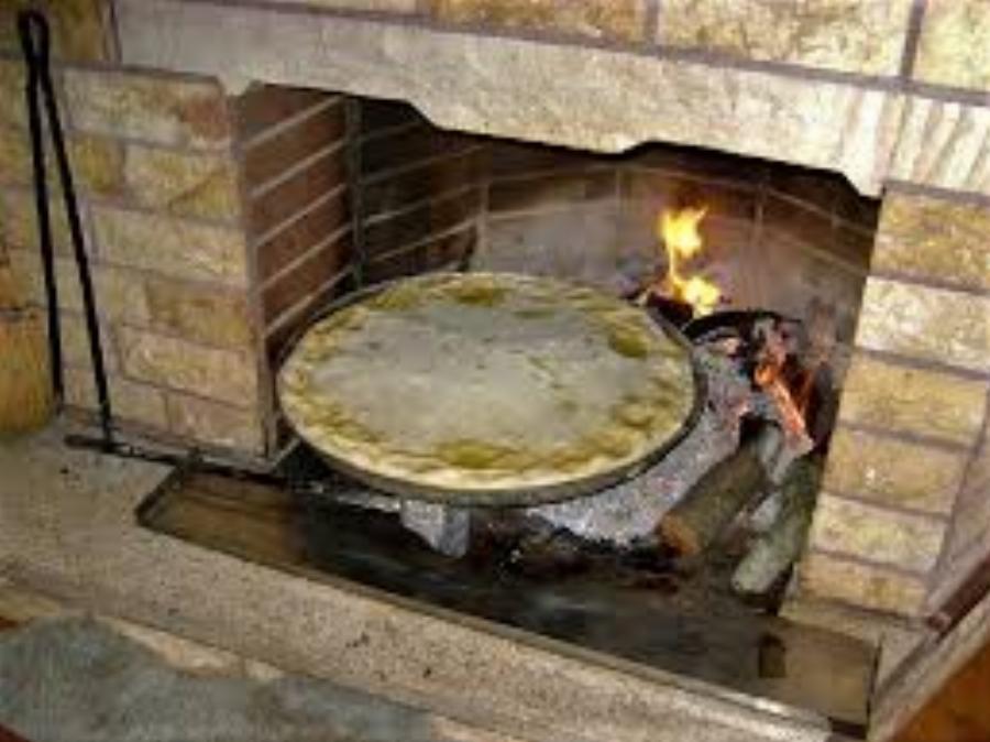 Αναψε το τζάκι στο πατρικό σπίτι….