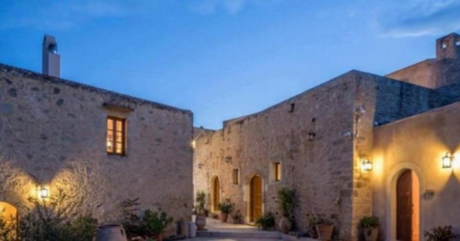 Η εκπληκτική μεταμόρφωση ενός εγκαταλελειμμένου χωριού του 16ου αιώνα στην Κρήτη σε ξενοδοχείο