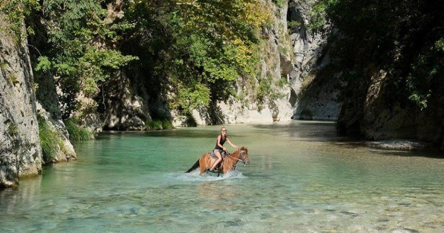 Αχέροντας: Η πύλη για τον Κάτω Κόσμο με την μοναδική ομορφιά!