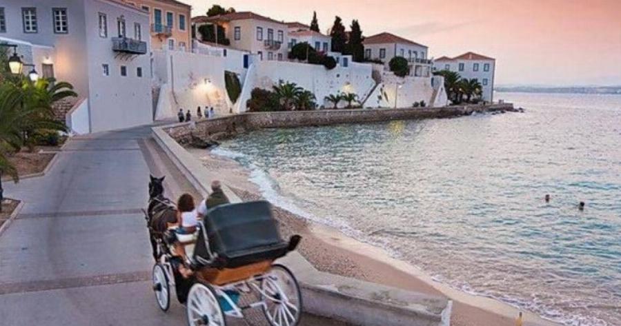 Σπέτσες: Ο παράδεισος βρίσκεται μόλις 3 ώρες από την Αθήνα