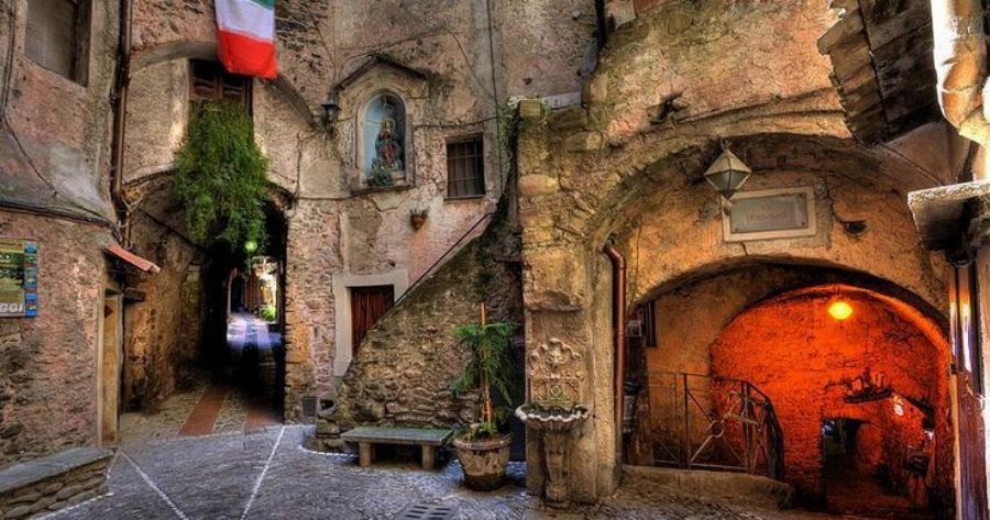 Ξεχάστε τη Ρώμη και γνωρίστε 3 άγνωστες πόλεις της Ιταλίας που θυμίζουν παραμύθι!