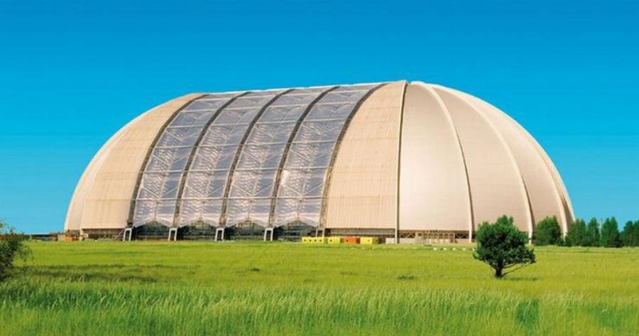 Εξωτερικά μοιάζει απλά με ένα τεράστιο υπόστεγο. Αλλά πρέπει να δείτε τι κρύβεται στο εσωτερικό του..