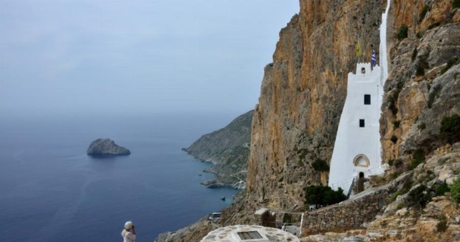 Το μοναστήρι της Παναγιάς της Χοζοβιώτισσας. Μνημείο σε… απέραντο γαλάζιο