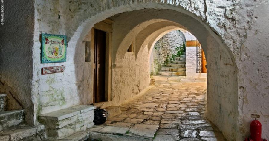 Απείρανθος: Παντού μάρμαρο και οι κάτοικοι μιλούν Κρητικά. Αλλά βρίσκεται στην Νάξο