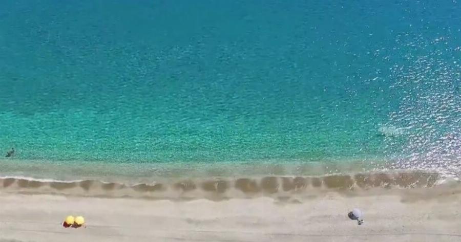 Ένας Διάφανος Παράδεισος Μόλις Τρεις Ώρες από την Αθήνα