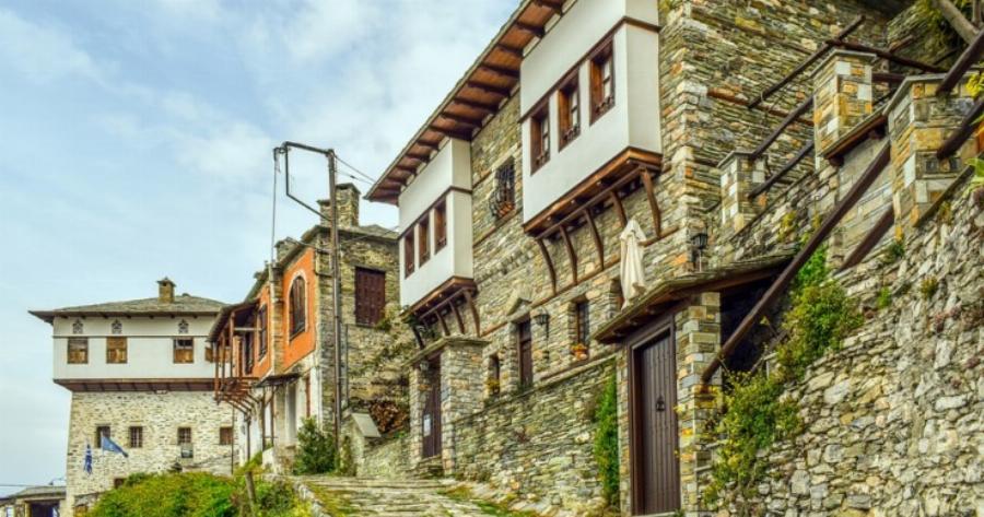 Μακρυνίτσα:  Το πανέμορφο χωριό όπου γυρίστηκε η τρίτη πιο εμπορική ταινία του ελληνικού κινηματογράφου