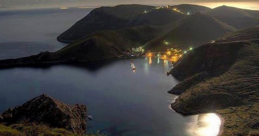 Πόρτο Κάγιο: Το «μαγικό» παραθαλάσσιο χωριό με το πιο γραφικό λιμάνι της Ελλάδας