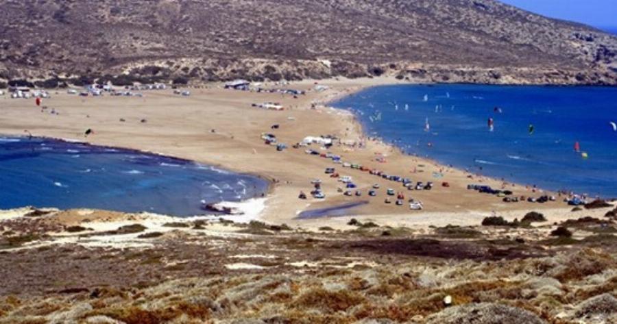 Σε πιο μέρος της Ελλάδας βρίσκεται αυτή η παράξενη δημιουργία της φύσης: Τον χειμώνα είναι νησί και το καλοκαίρι.. χερσόνησος!