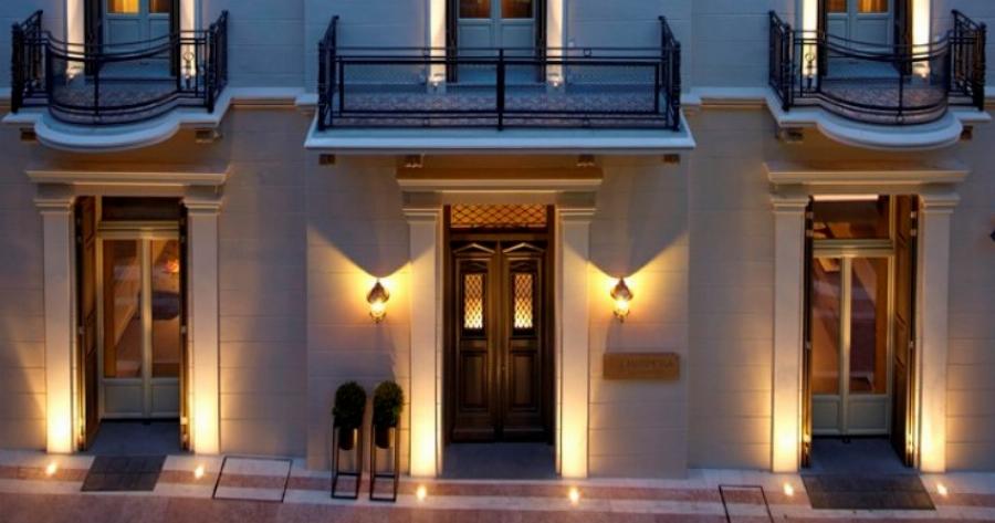 Το ρημαγμένο νεοκλασικό στο Αγρίνιο που μεταμορφώθηκε στο ωραιότερο boutique hotel της χώρας