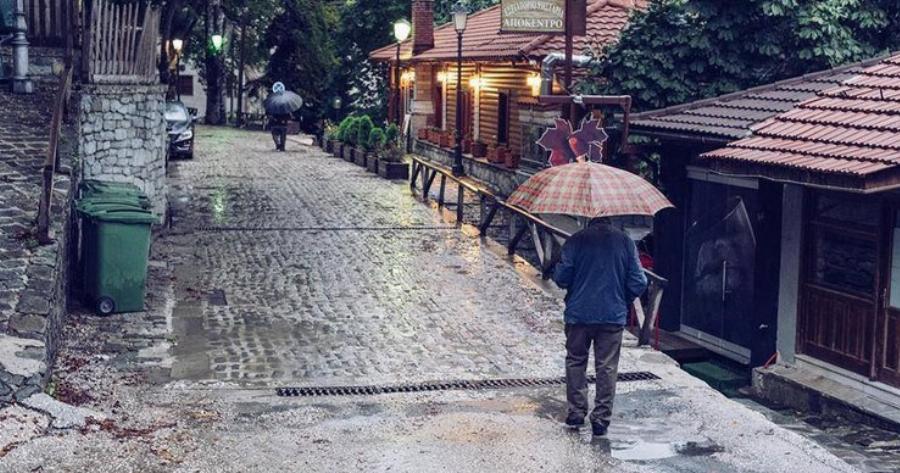 Το υπέροχο διαμάντι της Πίνδου. Κεραμιδένιες στέγες και ξύλινα χαγιάτια κρυμμένα ανάμεσα σε οξιές και έλατα