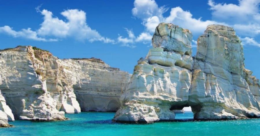 Η Μήλος ψηφίστηκε το καλύτερο νησί της Ευρώπης για το 2019