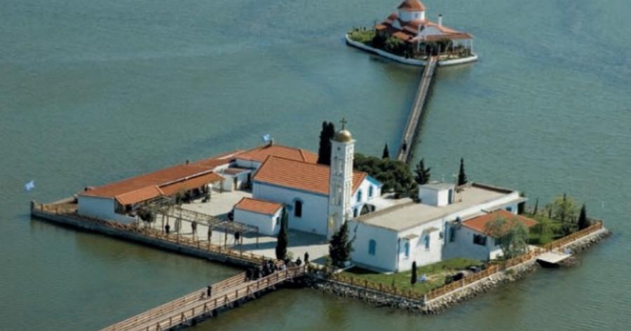 Το ωραιότερο μοναστήρι βρίσκεται πάνω σε δύο νησάκια στην Ξάνθη που ενώνονται με ξύλινη γέφυρα