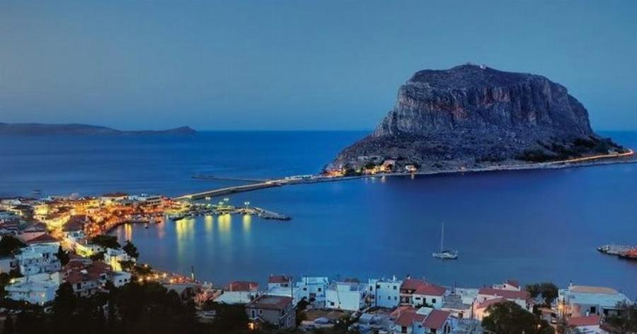 Μονεμβασιά: Το «Γιβραλτάρ της Ανατολής» που σε μαγεύει με την πρώτη ματιά