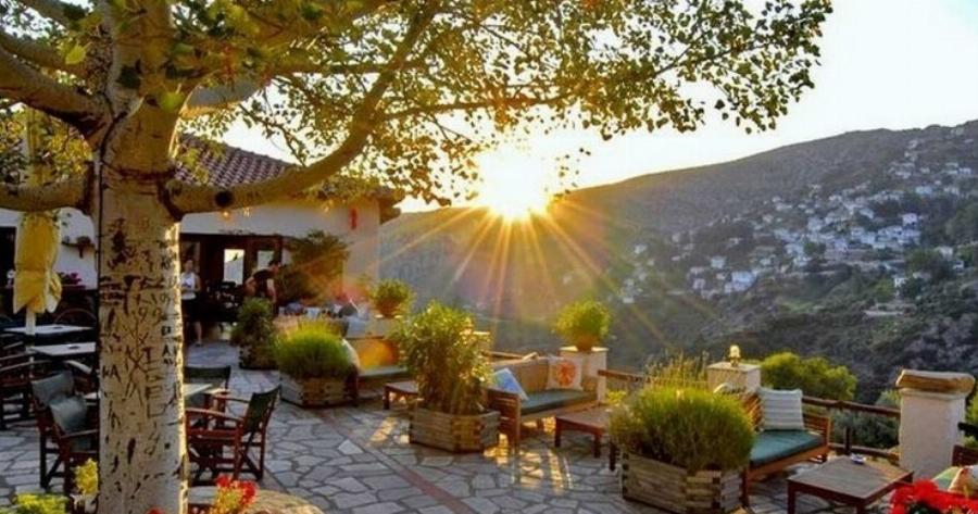 Πορταριά: Το χωριό στο Πήλιο που μοιάζει με ανθισμένο μπαλκόνι πάνω από το Βόλο!