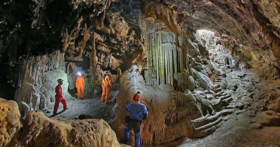 Το μοναδικό σπήλαιο στην Ελλάδα με σκαλισμένα αγάλματα στο εσωτερικό του βρίσκεται στον Υμηττό