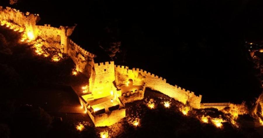 Μαγικές εικόνες από το φωτισμένο κάστρο της Ναυπάκτου