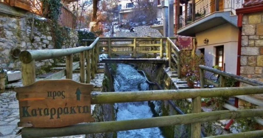 Στην ήσυχη πλευρά του βουνού: Έξι υπέροχα χωριά στον Παρνασσό για σύντομες αποδράσεις