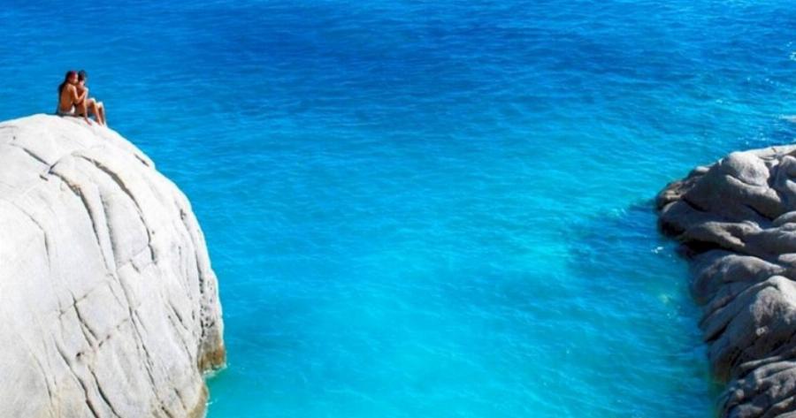 Οδυσσέας Ελύτης: Θεέ μου τι μπλε ξοδεύεις για να μη σε βλέπουμε..