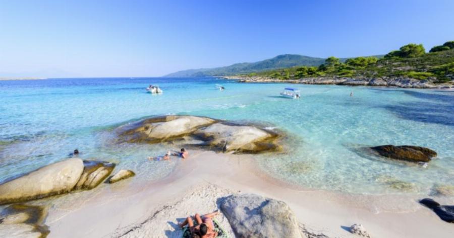 Το Άγνωστο Εξωτικό Νησάκι στη Χαλκιδική που Έχει Ζεστά Νερά όλο τον Χρόνο και Καθόλου κύμα