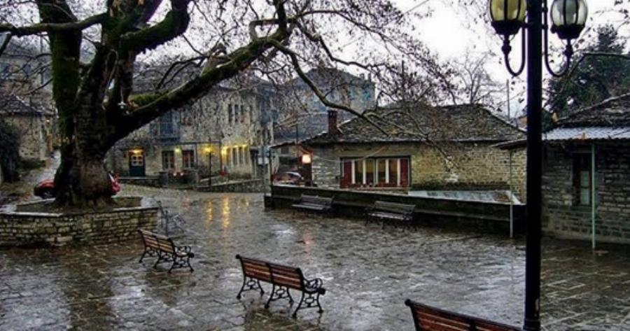 Στα καλντερίμια τους θα θέλετε να χαθείτε για πάντα: Οι 10 πιο γραφικοί φθινοπωρινοί προορισμοί στην Ελλάδα