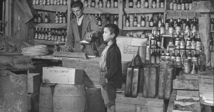 Αφιέρωμα με Δάκρυα Συγκίνησης: Τα Παλιά Μπακάλικα της Γειτονιάς, με την Παλιά Ζυγαριά και τα Ρέστα σε Τσίχλες!