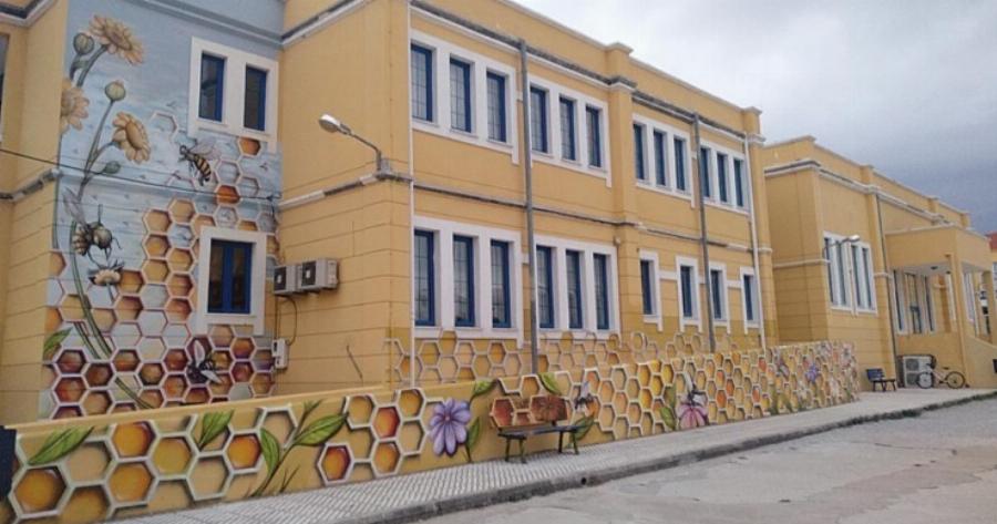 Το πιο όμορφο σχολείο της Ελλάδας μοιάζει με κυψέλη