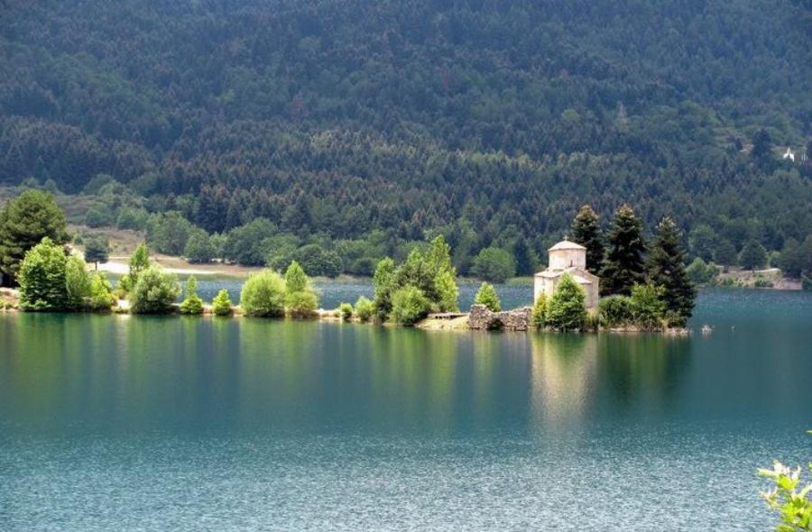 Λίμνη Δόξα: Ένα Μαγικό Τοπίο Βγαλμένο από τις Άλπεις! (video)