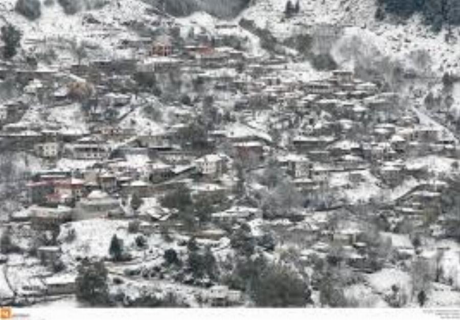 Χιονίζει στο Μέτσοβο και οι εικόνες μαγεύουν. – Στον 1 βαθμό Κελσίου ο υδράργυρος