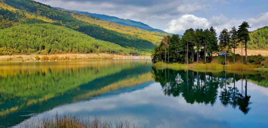 Λίμνη Δόξα: Ένα Μαγικό Τοπίο Βγαλμένο από τις Άλπεις! (video)