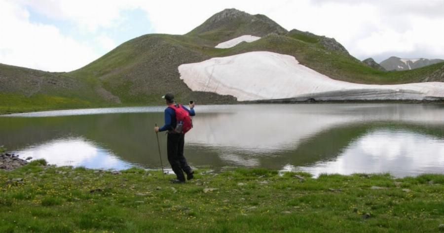 Η ψηλότερη λίμνη της Ελλάδας βρίσκεται στα 2.350 μ. υψόμετρο και είναι εξωγήινα όμορφη