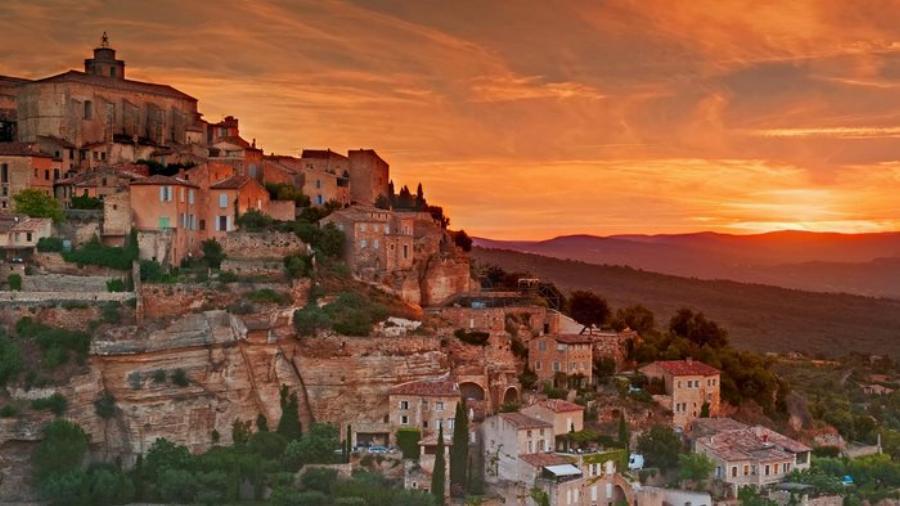 12 Χωριά της Γαλλίας που Θυμίζουν Παραμύθι και θα θες να τα δεις αμέσως μετά την καραντίνα.