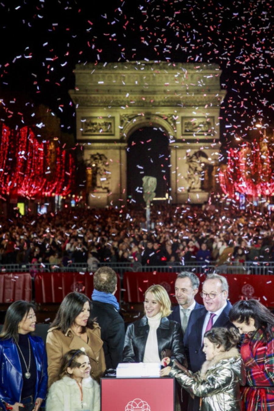 Χριστούγεννα στο Παρίσι – Η μαγική φωταγώγηση στα Ηλύσια Πεδία