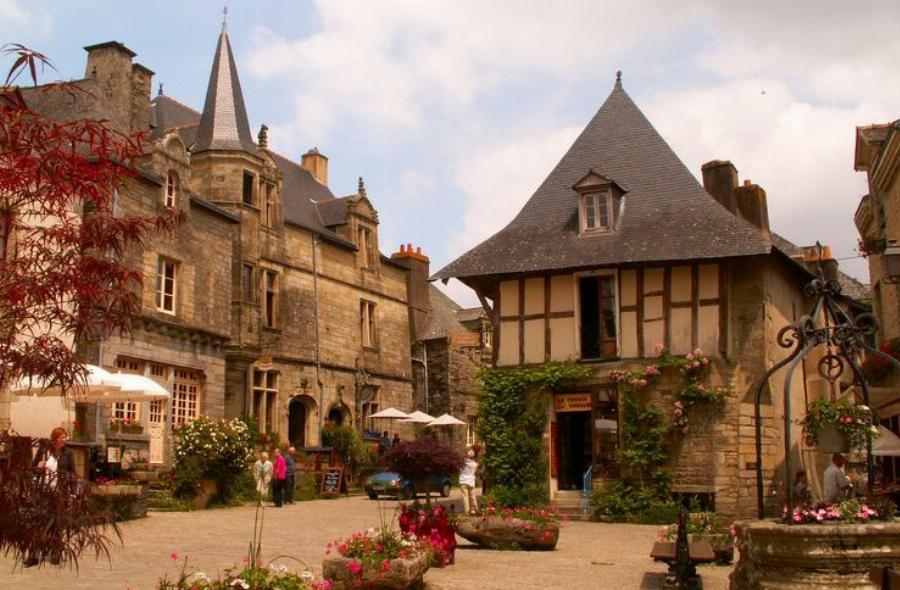 12 Χωριά της Γαλλίας που Θυμίζουν Παραμύθι και θα θες να τα δεις αμέσως μετά την καραντίνα.