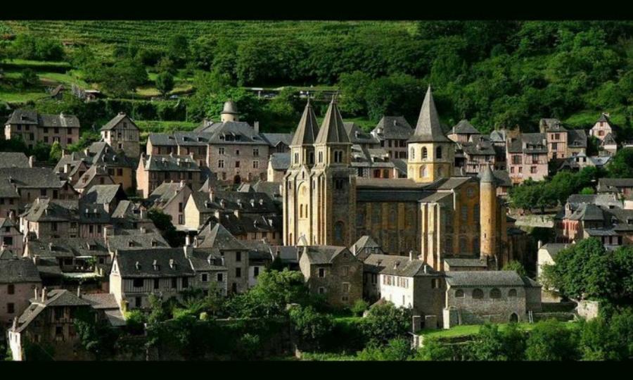 12 Χωριά της Γαλλίας που Θυμίζουν Παραμύθι και θα θες να τα δεις αμέσως μετά την καραντίνα.