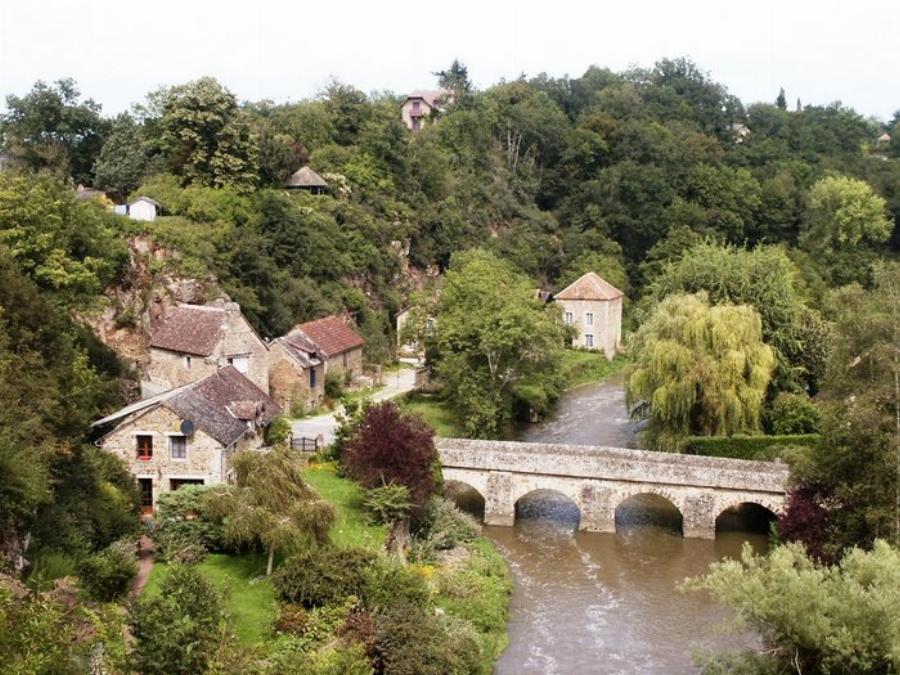 12 Χωριά της Γαλλίας που Θυμίζουν Παραμύθι και θα θες να τα δεις αμέσως μετά την καραντίνα.