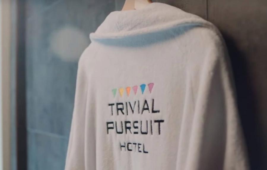 Στο ξενοδοχείο του Trivial Pursuit πληρώνετε με σωστές απαντήσεις για τη διαμονή