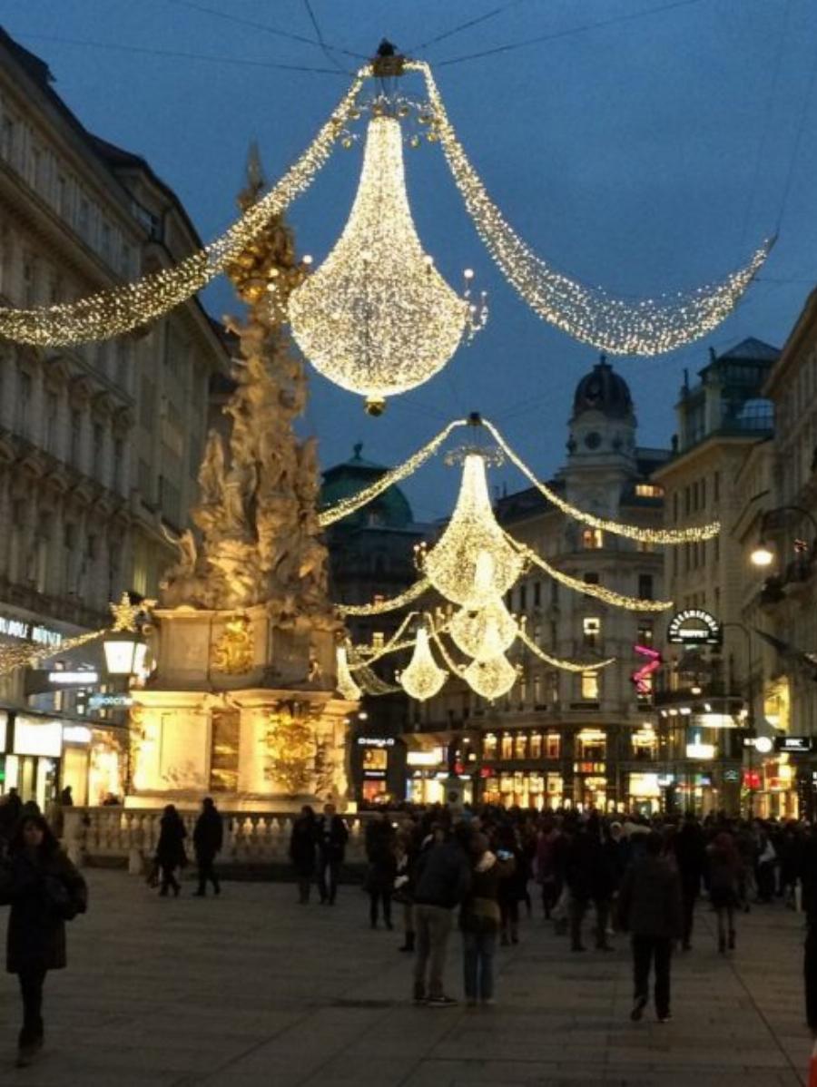 Άναψαν τα Χριστουγεννιάτικα φώτα στη Βιέννη για το 2019. Μαγευτικές εικόνες βγαλμένες από παραμύθι!