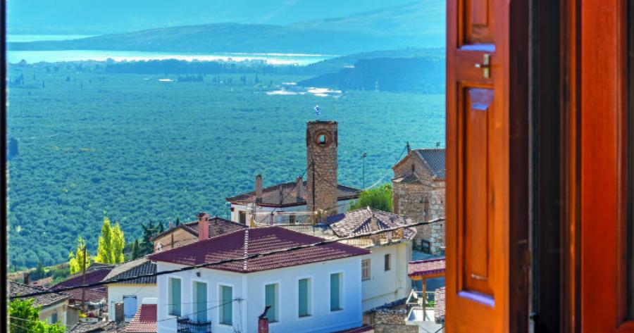 Χρισσό: Ένα υπέροχο χωριό, «φωλιασμένο» στους πρόποδες του Παρνασσού, µε το βλέμμα του στραμμένο στη θάλασσα!