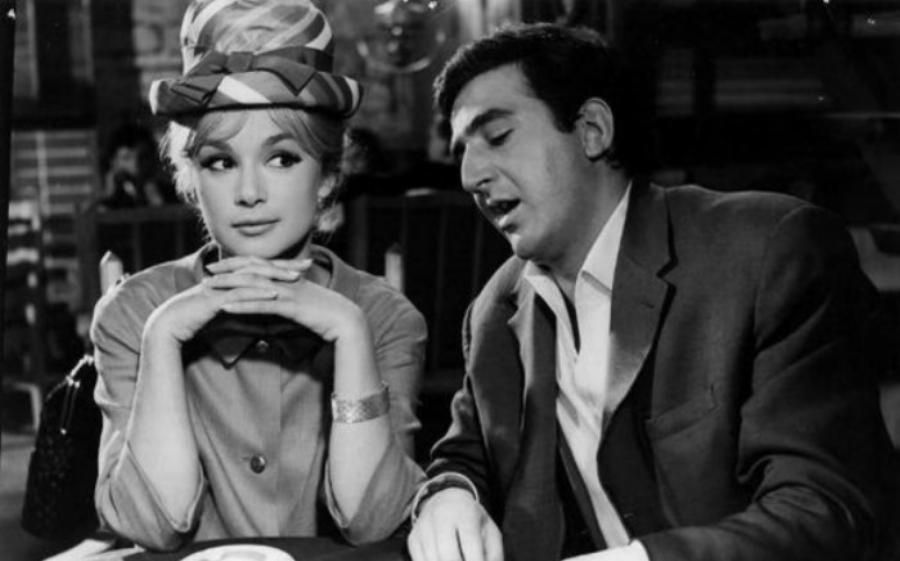 Χαρά: To Μυστικό του Ρετρό Ζαχαροπλαστείου Θρύλου στην Πατησίων που Αντέχει στην Κρίση 48 Ολόκληρα Χρόνια