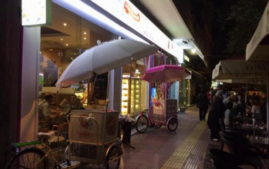 Χαρά: To Μυστικό του Ρετρό Ζαχαροπλαστείου Θρύλου στην Πατησίων που Αντέχει στην Κρίση 48 Ολόκληρα Χρόνια