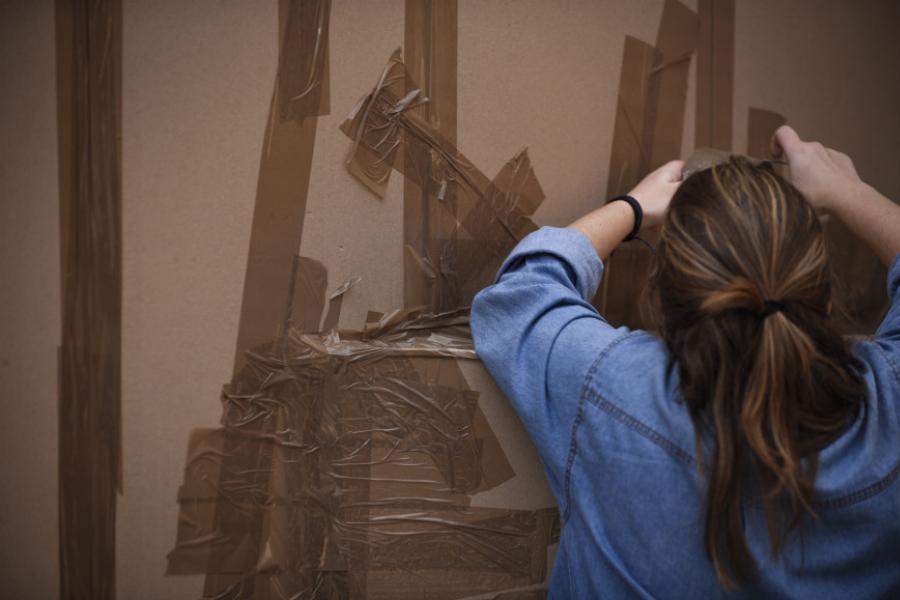 Υπέροχο! Ένα Μνημειώδες Κτίριο από 1.000 Χάρτινα Κιβώτια Στήθηκε στην Ελευσίνα. Μπράβο σας!