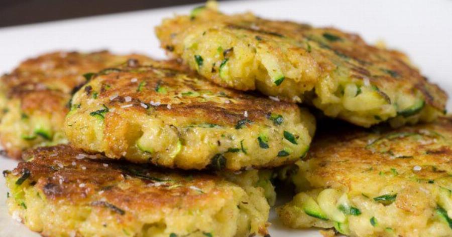 Ελληνική Συνταγή: Πεντανόστιμοι κολοκυθοκεφτέδες με πατάτα στο φούρνο