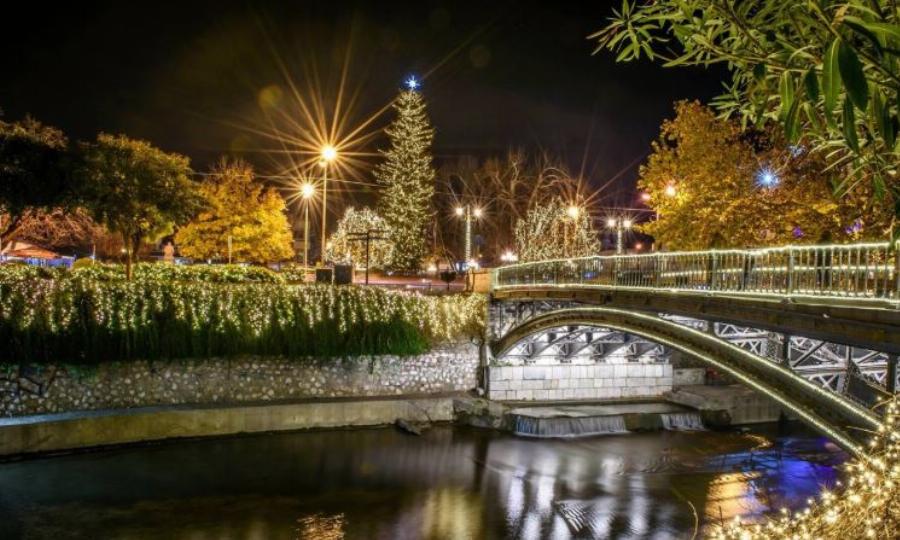 Έρχεται το Χριστουγεννιάτικο χωριό στο κέντρο των Τρικάλων. Σκέτη Μαγεία.