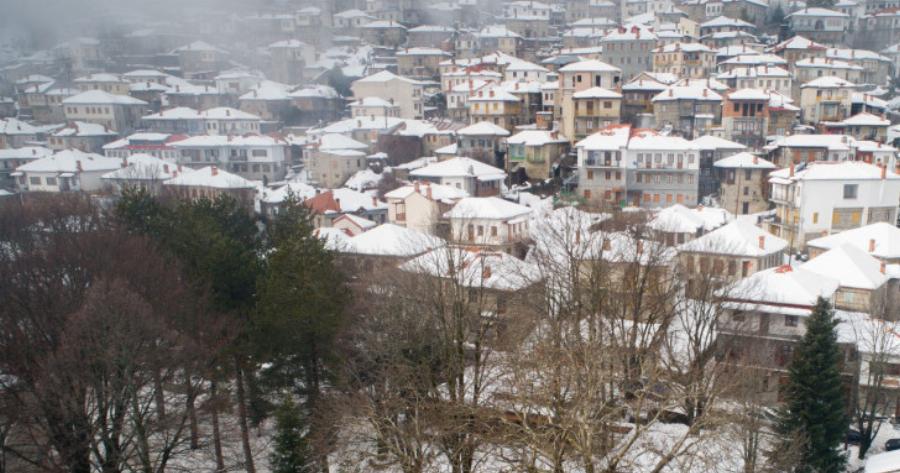 Χιονίζει στο Μέτσοβο και οι εικόνες μαγεύουν. – Στον 1 βαθμό Κελσίου ο υδράργυρος