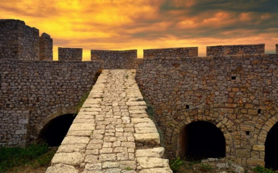 Ονειρεμένη Πύλος: Ένα από τα Μεγαλύτερα και Ασφαλέστερα Φυσικά Λιμάνια του Κόσμου.