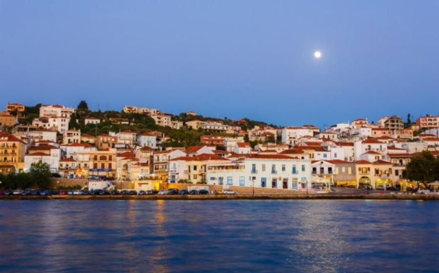 Ονειρεμένη Πύλος: Ένα από τα Μεγαλύτερα και Ασφαλέστερα Φυσικά Λιμάνια του Κόσμου.