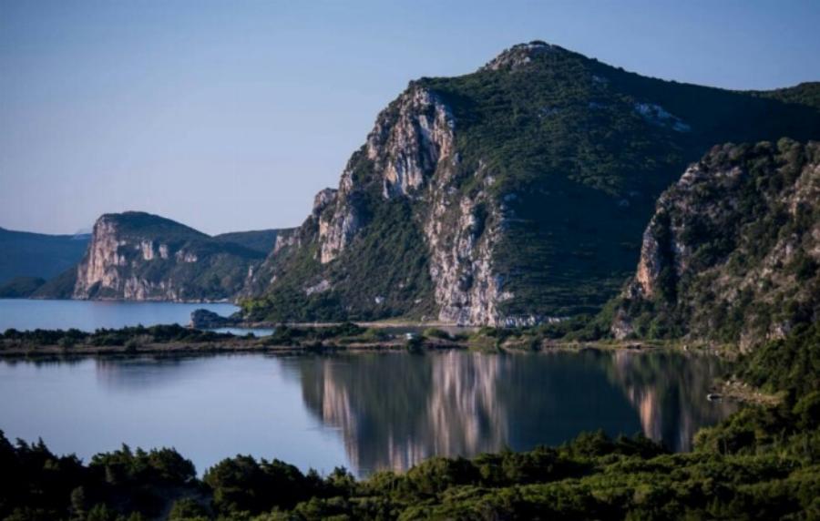 Ονειρεμένη Πύλος: Ένα από τα Μεγαλύτερα και Ασφαλέστερα Φυσικά Λιμάνια του Κόσμου.