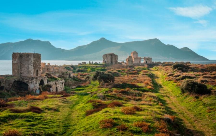 Ονειρεμένη Πύλος: Ένα από τα Μεγαλύτερα και Ασφαλέστερα Φυσικά Λιμάνια του Κόσμου.