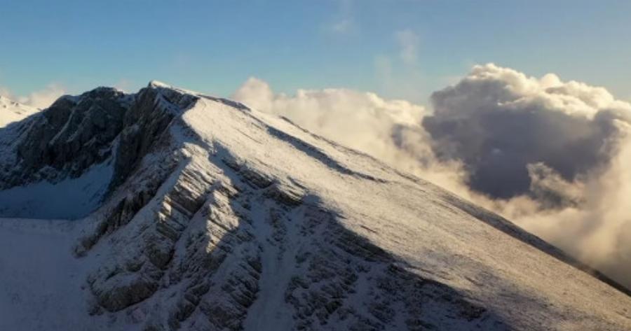 Στα λευκά ο Παρνασσός – Μαγευτικές εικόνες από το χιονισμένο βουνό